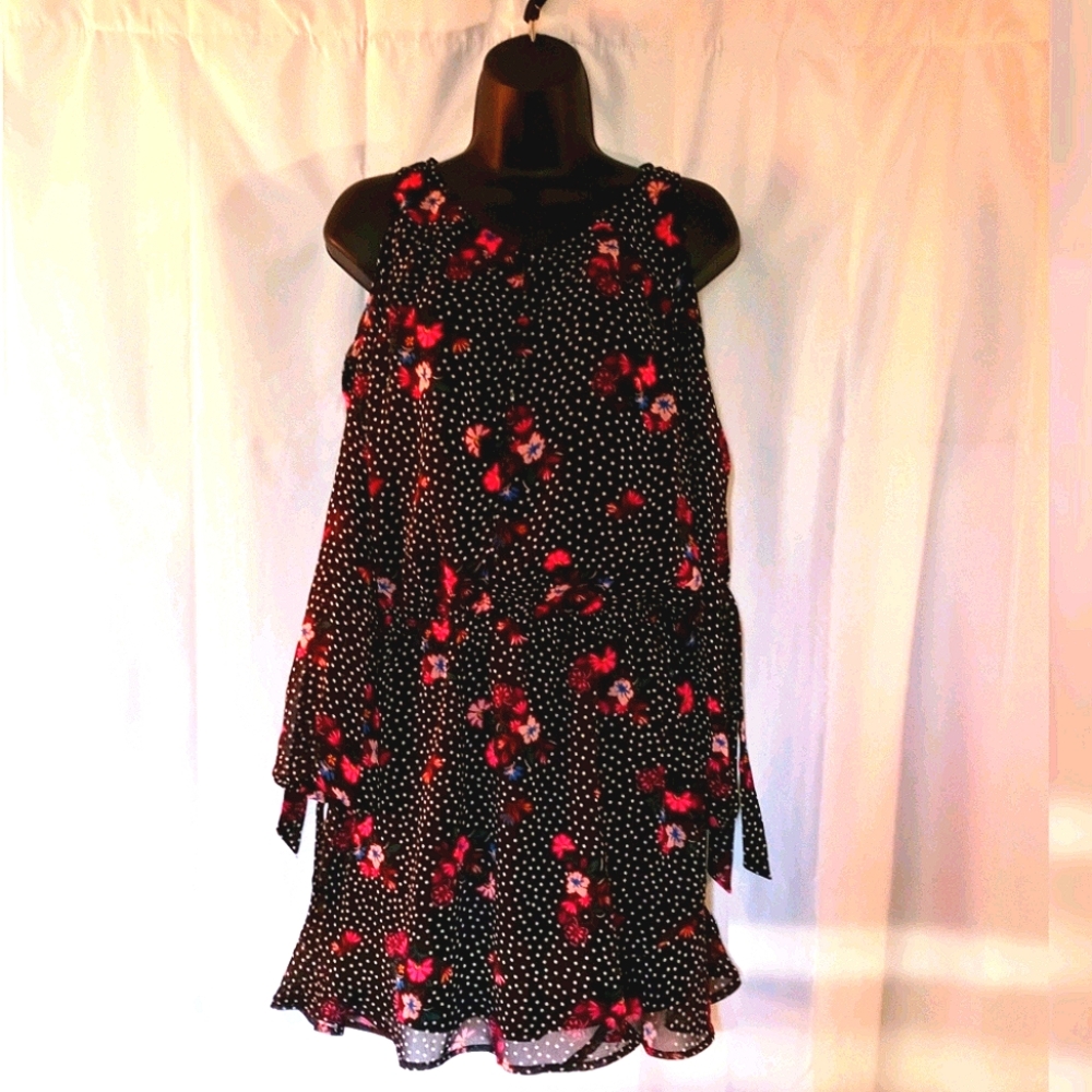 Express Cold Shoulder Dress - Picture 2 of 5